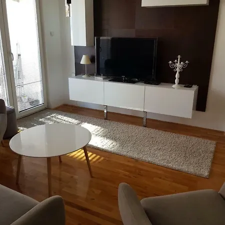 Luxury Апартаменти *